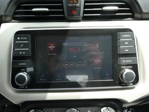 Used 2021 Nissan Versa SV FWD image 17