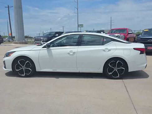 Used 2024 Nissan Altima 2.5 SR FWD image 5
