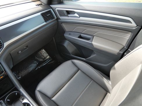 Certified 2021 Volkswagen Atlas Cross Sport SEL R-Line w/ Cross Sport MDO Package image 11