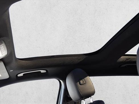 Used 2023 Mercedes-Benz EQB 300 4MATIC image 23