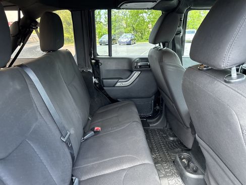 Used 2018 Jeep Wrangler Unlimited Sport S AWD/4WD image 26