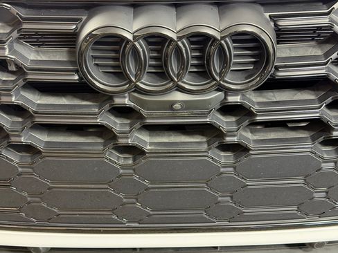 Used 2023 Audi Q5 e Premium Plus w/ Premium Plus Package AWD/4WD image 27