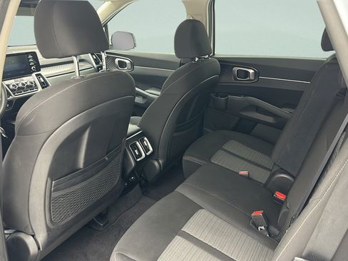 Used 2022 Kia Sorento LX AWD/4WD image 9