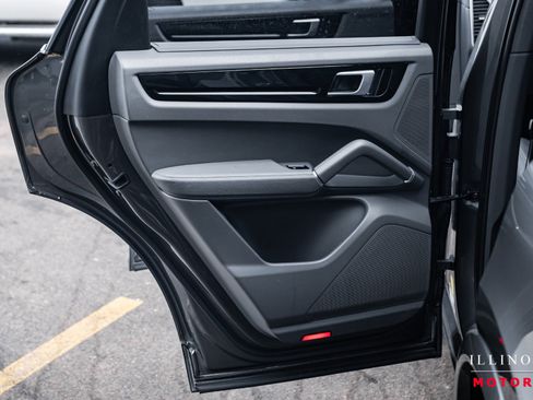 Used 2019 Porsche Cayenne S image 30