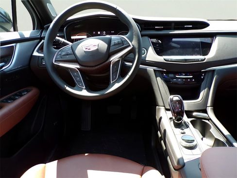 New 2025 Cadillac XT5 Premium Luxury w/ Technology Package image 9