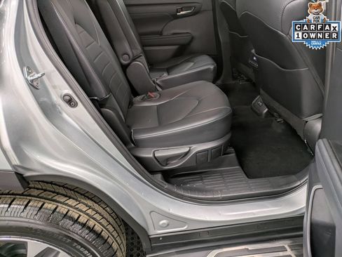 Used 2021 Toyota Highlander XLE AWD/4WD image 26