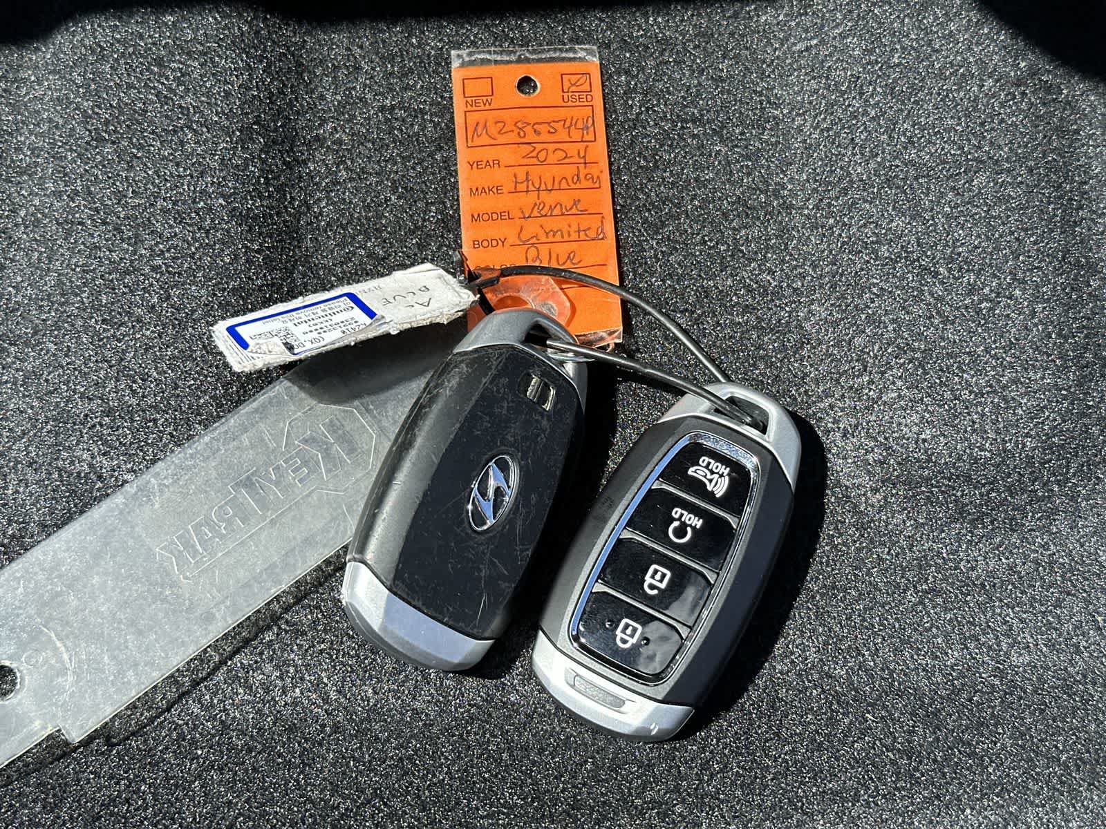Used 2024 Hyundai Venue Limited FWD image 24