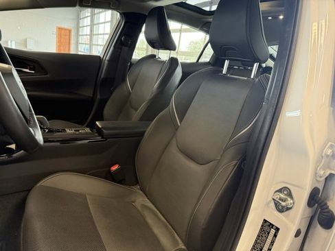Used 2024 Toyota Prius Limited w/ Limited Premium Package image 6