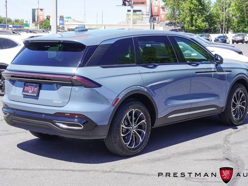 Used 2025 Lincoln Nautilus Premier AWD/4WD image 16