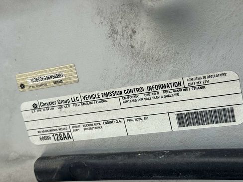 Used 2011 Chrysler 200 Touring FWD image 22