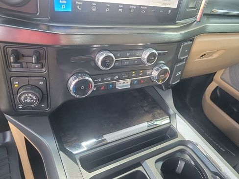 Used 2024 Ford F250 Lariat w/ Lariat Ultimate Package AWD/4WD image 24