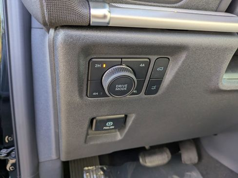 New 2025 Ford Expedition Active image 17