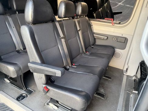 Used 2016 Mercedes-Benz Sprinter 2500 image 18