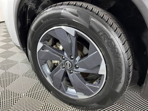 Used 2024 Nissan Rogue SV FWD image 13