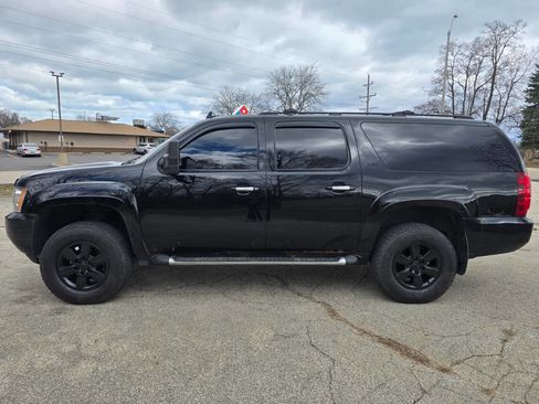 Used 2008 Chevrolet Suburban LT w/ LT Preferred Equipment Group image 5