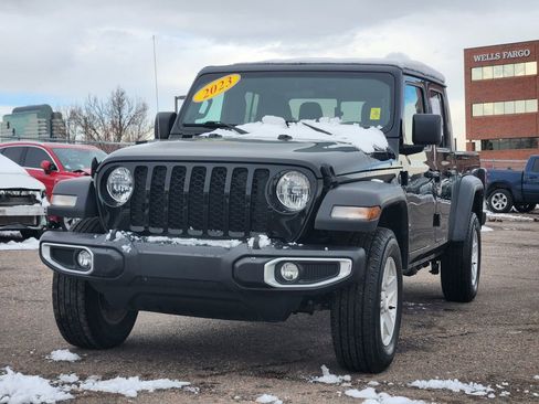Used 2023 Jeep Gladiator Sport image 4