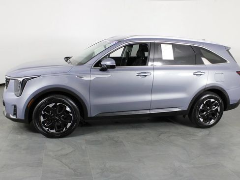 Used 2025 Kia Sorento S FWD image 13