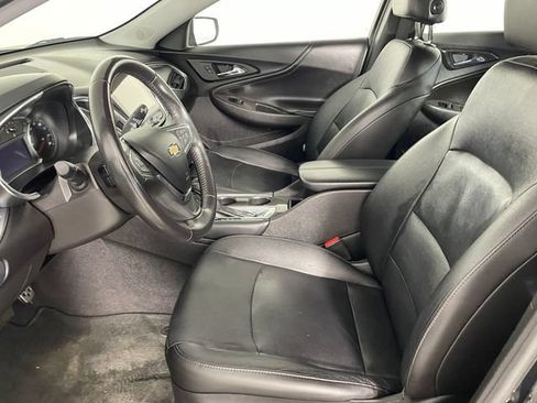 Used 2016 Chevrolet Malibu LT w/ Leather Package FWD image 2