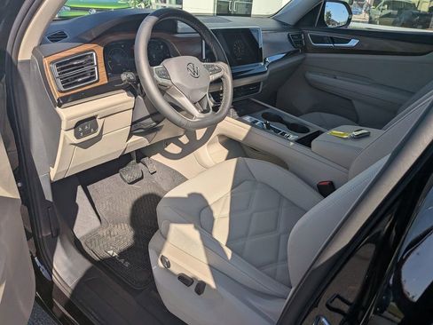 New 2026 Volkswagen Atlas SE FWD image 2