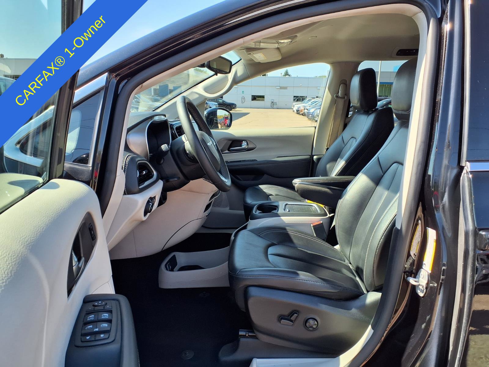 Used 2024 Chrysler Pacifica Limited FWD image 20