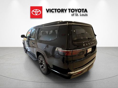 Used 2024 Jeep Wagoneer L Series III w/ Flexible Seating Group image 5