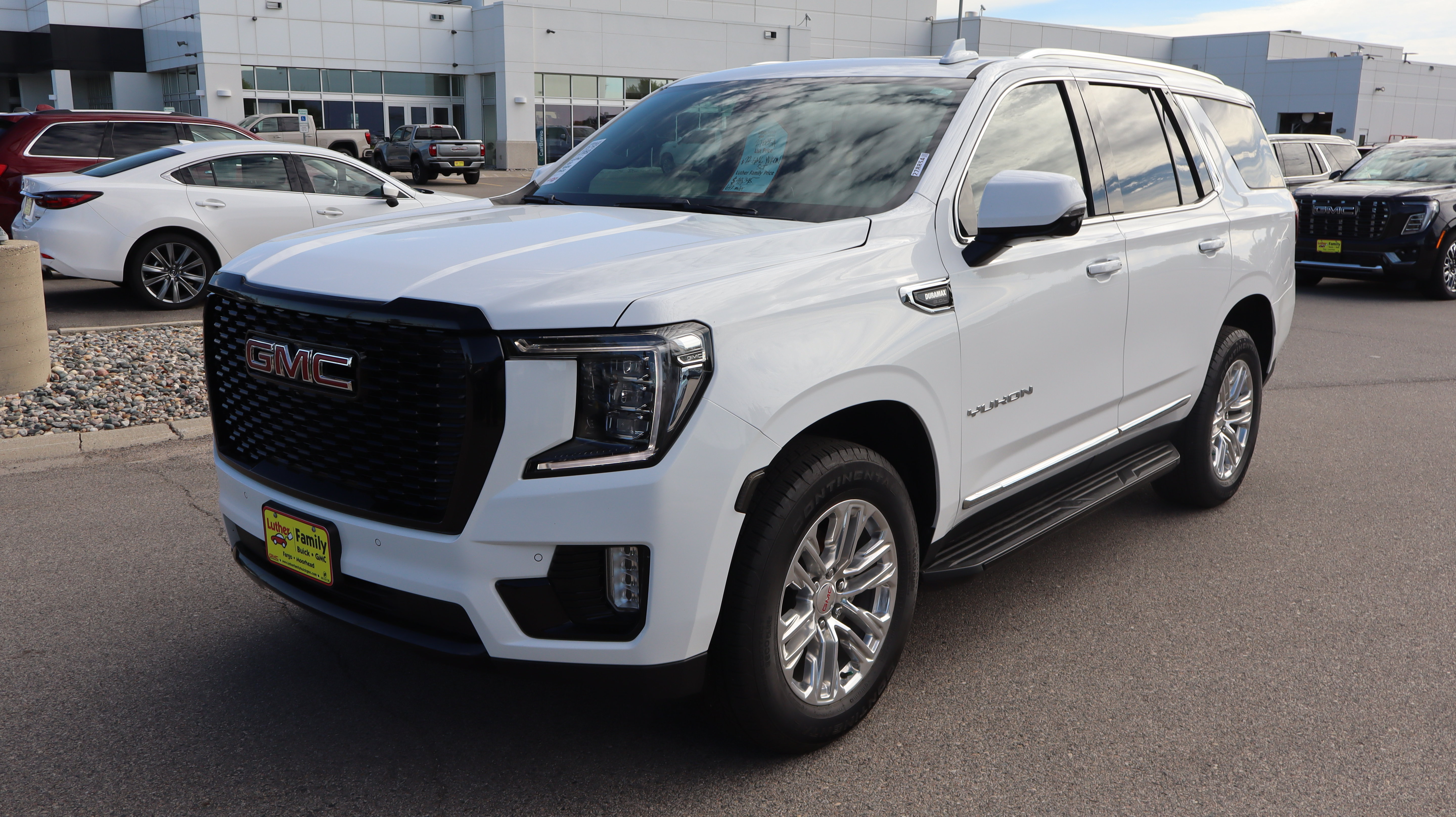 Used 2022 GMC Yukon SLT w/ SLT Luxury Package AWD/4WD image 3