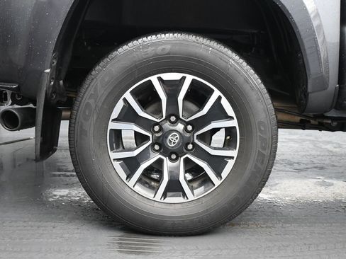 Used 2022 Toyota Tacoma TRD Sport image 10