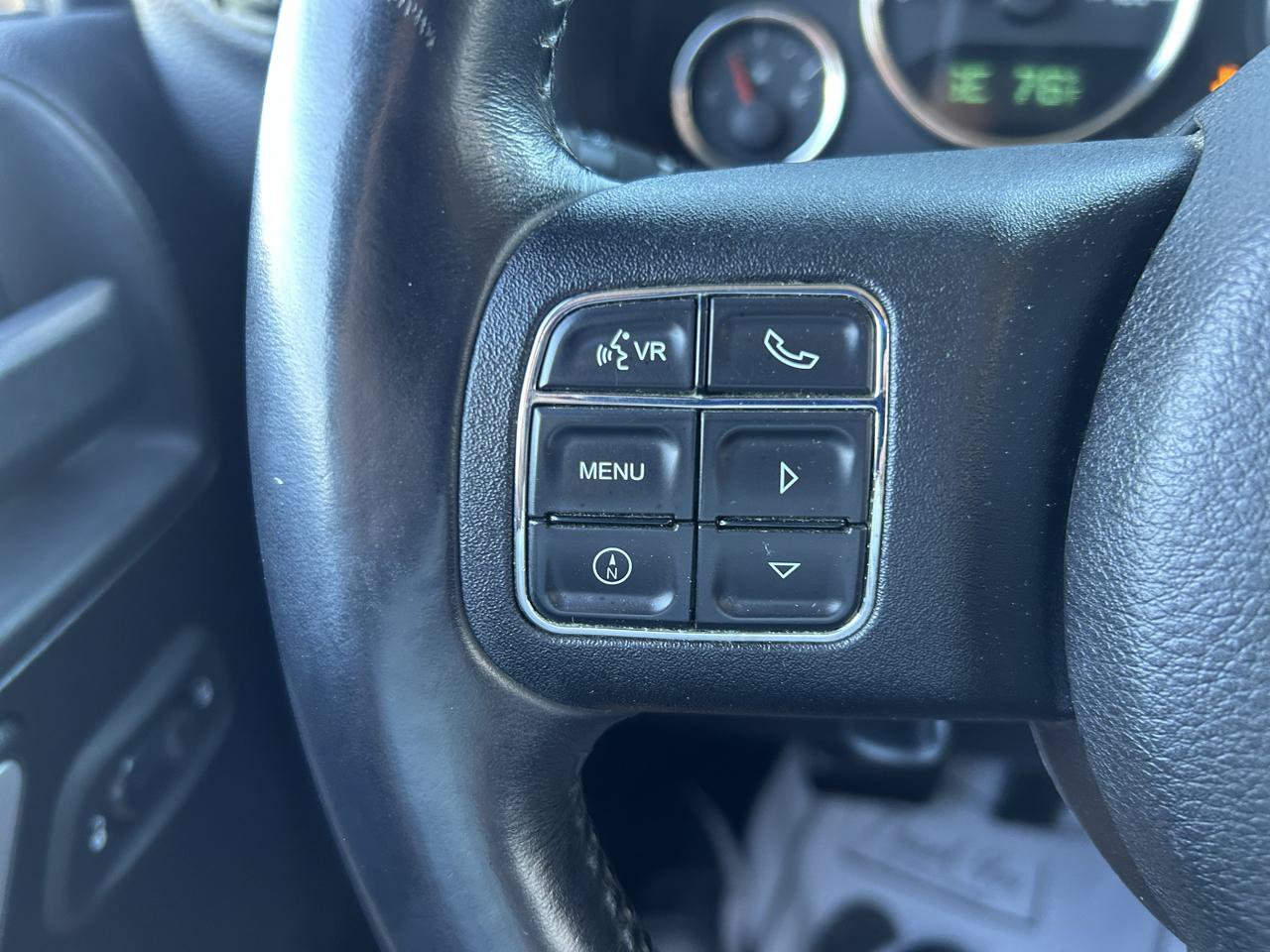 Used 2014 Jeep Wrangler Unlimited Sahara w/ Dual Top Group AWD/4WD image 18