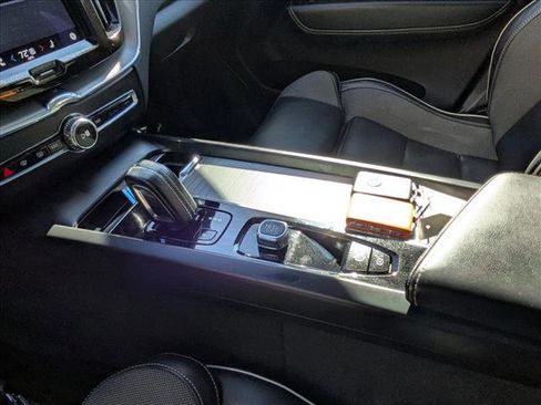 Used 2022 Volvo XC60 B5 R-Design w/ Advanced Package image 16