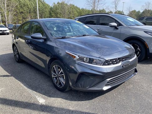 Used 2023 Kia Forte LXS FWD image 4