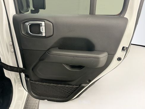Used 2023 Jeep Wrangler Unlimited Sahara AWD/4WD image 31