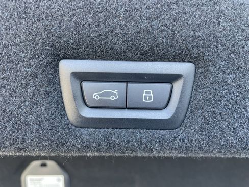 Used 2025 BMW 740i xDrive AWD/4WD image 38