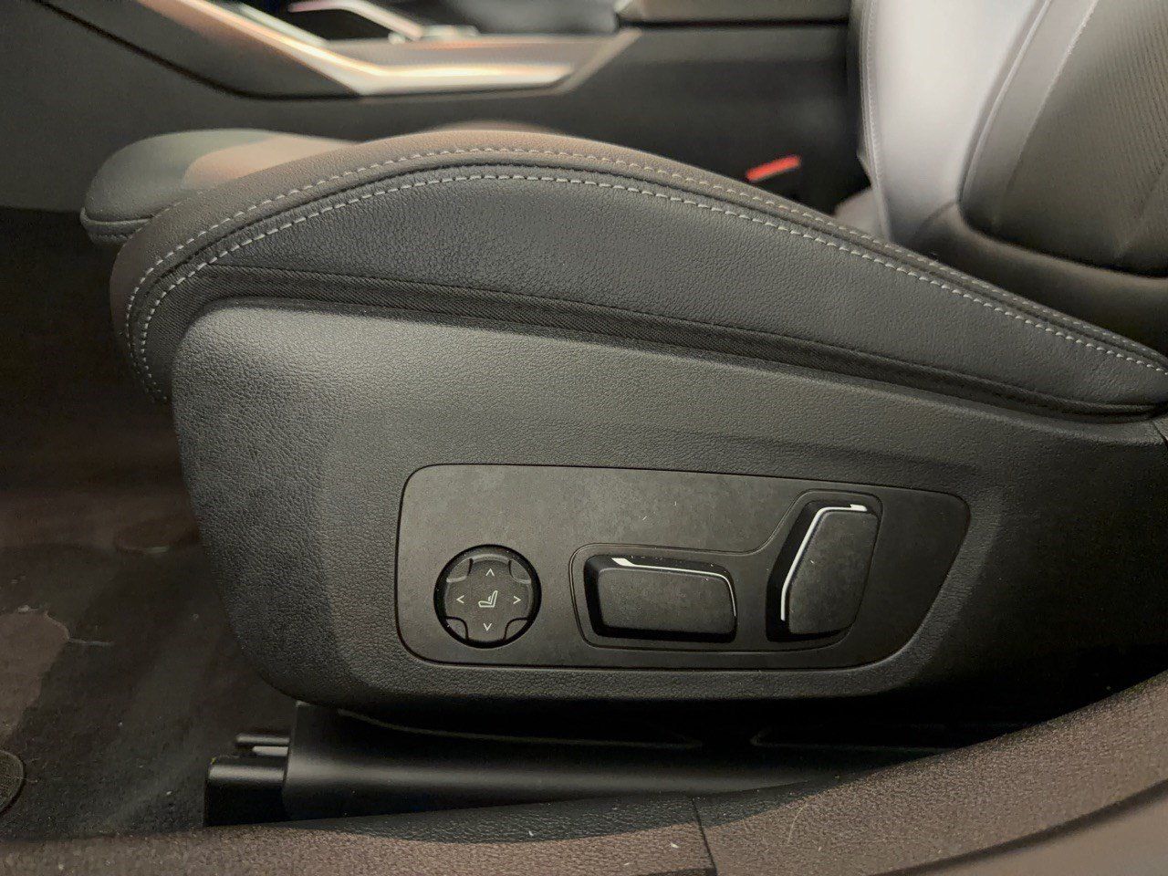 Used 2025 BMW M340i Sedan RWD image 16