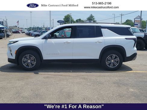Used 2026 Chevrolet Traverse LT AWD/4WD image 2