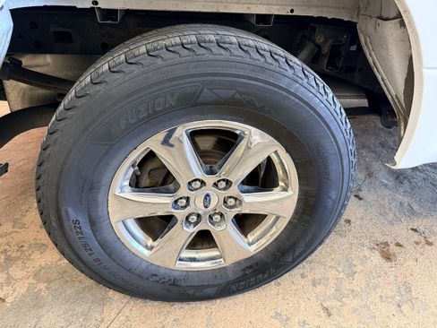 Used 2019 Ford F150 XLT w/ Equipment Group 302A Luxury AWD/4WD image 10