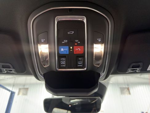 New 2025 Jeep Grand Cherokee Altitude image 23