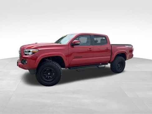 Used 2021 Toyota Tacoma TRD Sport w/ TRD Premium Sport Package AWD/4WD image 3
