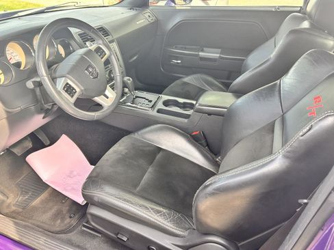 Used 2014 Dodge Challenger R/T image 13
