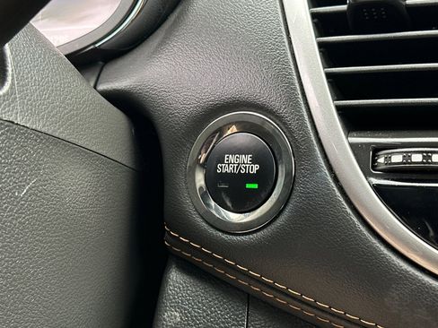 Used 2022 Chevrolet Trax LT w/ LT Convenience Package image 28