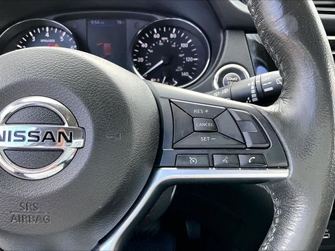 Used 2018 Nissan Rogue SV FWD image 25