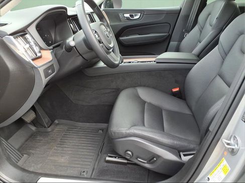 Used 2024 Volvo XC60 B5 Plus image 11