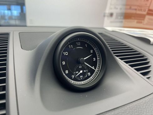 New 2026 Porsche Macan image 12