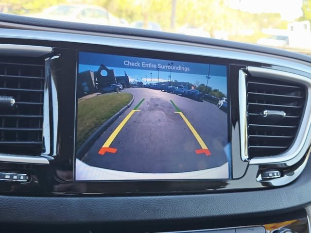 Used 2017 Chrysler Pacifica Touring-L w/ 13 Speaker Alpine Sound Group FWD image 28