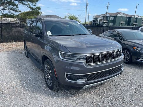 Used 2023 Jeep Wagoneer L Series II RWD image 2
