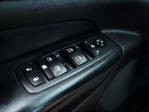 Used 2018 Jeep Grand Cherokee Laredo image 25