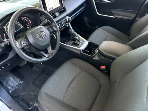 Used 2025 Toyota RAV4 XLE FWD image 9