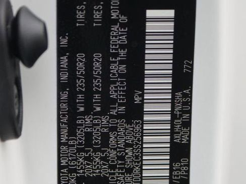 Used 2025 Toyota Sienna XSE w/ XSE Plus Package image 29