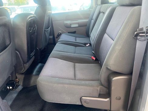 Used 2011 Chevrolet Silverado 1500 W/T RWD image 9