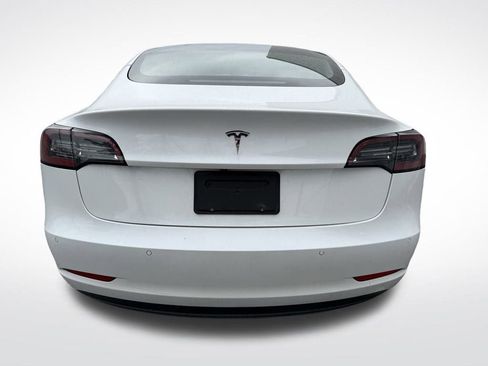 Used 2021 Tesla Model 3 Standard Range Plus image 5