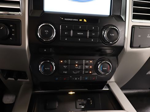 Used 2015 Ford F150 Lariat AWD/4WD image 10